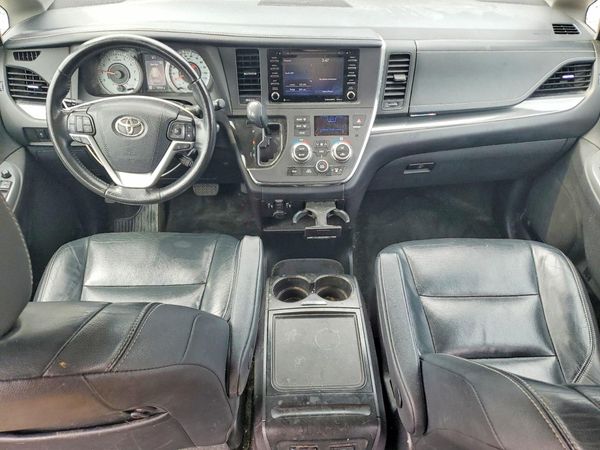 2019 TOYOTA SIENNA SE/SE Premium