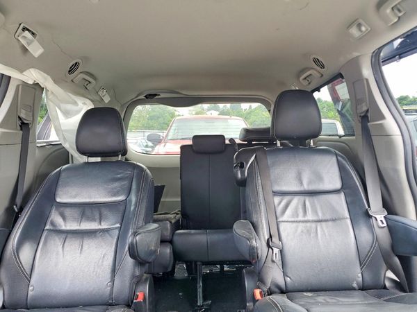 2019 TOYOTA SIENNA SE/SE Premium