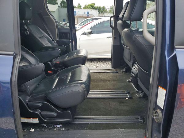 2019 TOYOTA SIENNA SE/SE Premium