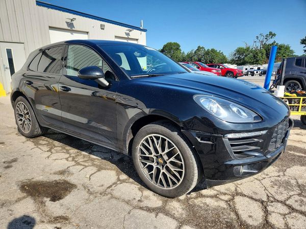 2017 PORSCHE MACAN