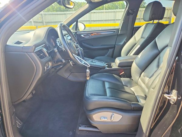 2017 PORSCHE MACAN
