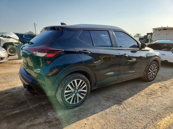 2021 NISSAN KICKS