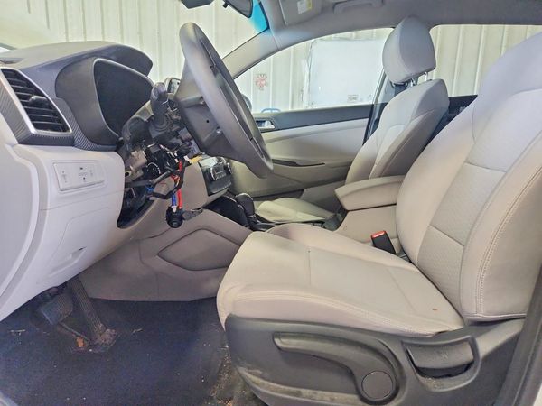 2021 HYUNDAI TUCSON SE