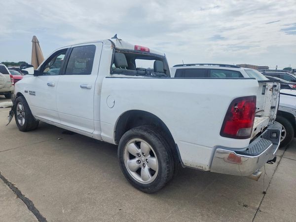 2018 RAM 1500 SLT CREW CAB 4X2