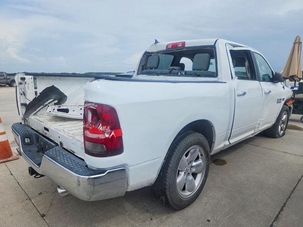 2018 RAM 1500 SLT CREW CAB 4X2