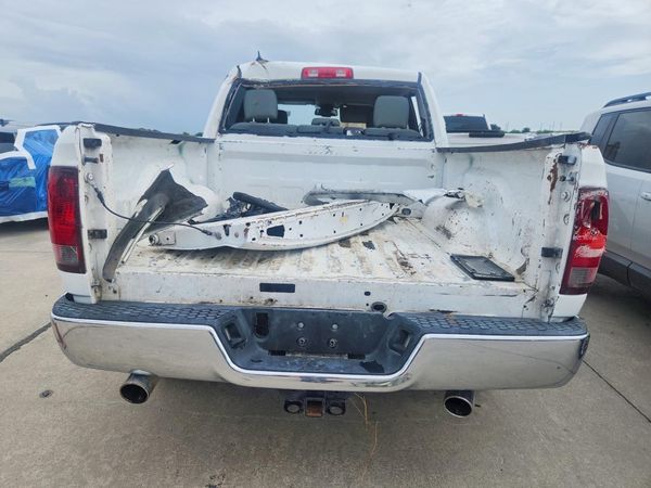 2018 RAM 1500 SLT CREW CAB 4X2