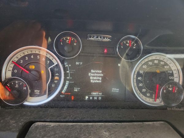 2018 RAM 1500 SLT CREW CAB 4X2
