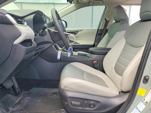 2022 TOYOTA RAV4 XLE Premium