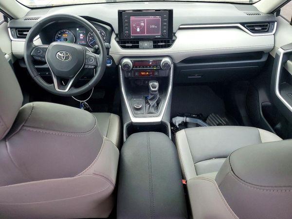 2022 TOYOTA RAV4 XLE Premium