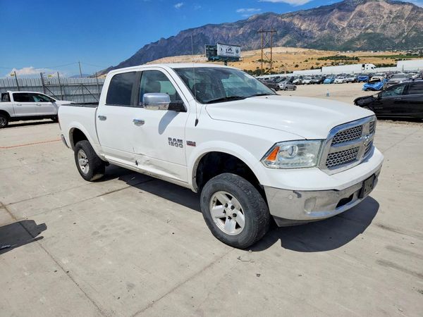 2015 RAM 1500 LARAMIE CREW CAB 4X4