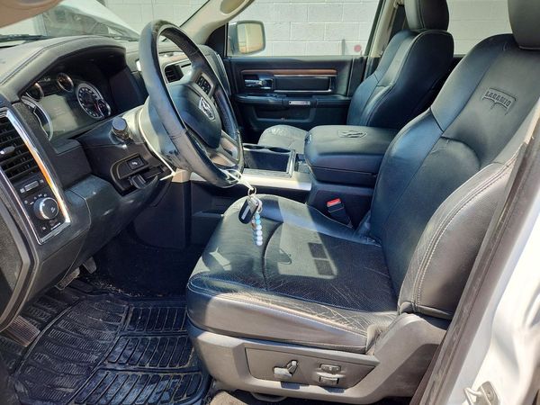 2015 RAM 1500 LARAMIE CREW CAB 4X4