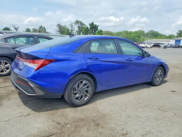 2024 HYUNDAI ELANTRA Blue