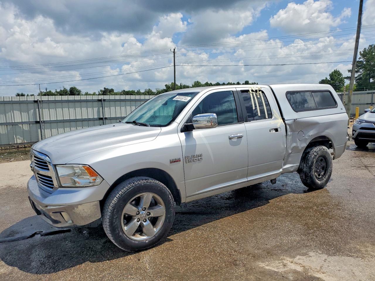 2016 RAM 1500 SLT