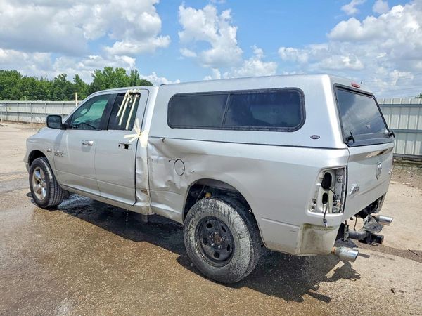 2016 RAM 1500 SLT