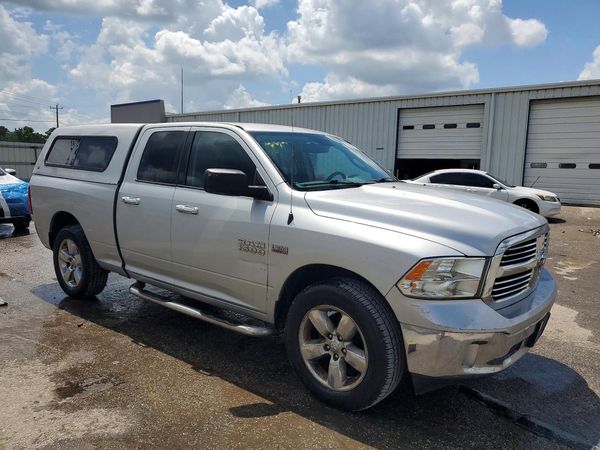 2016 RAM 1500 SLT