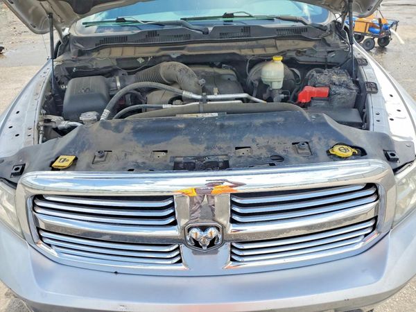 2016 RAM 1500 SLT