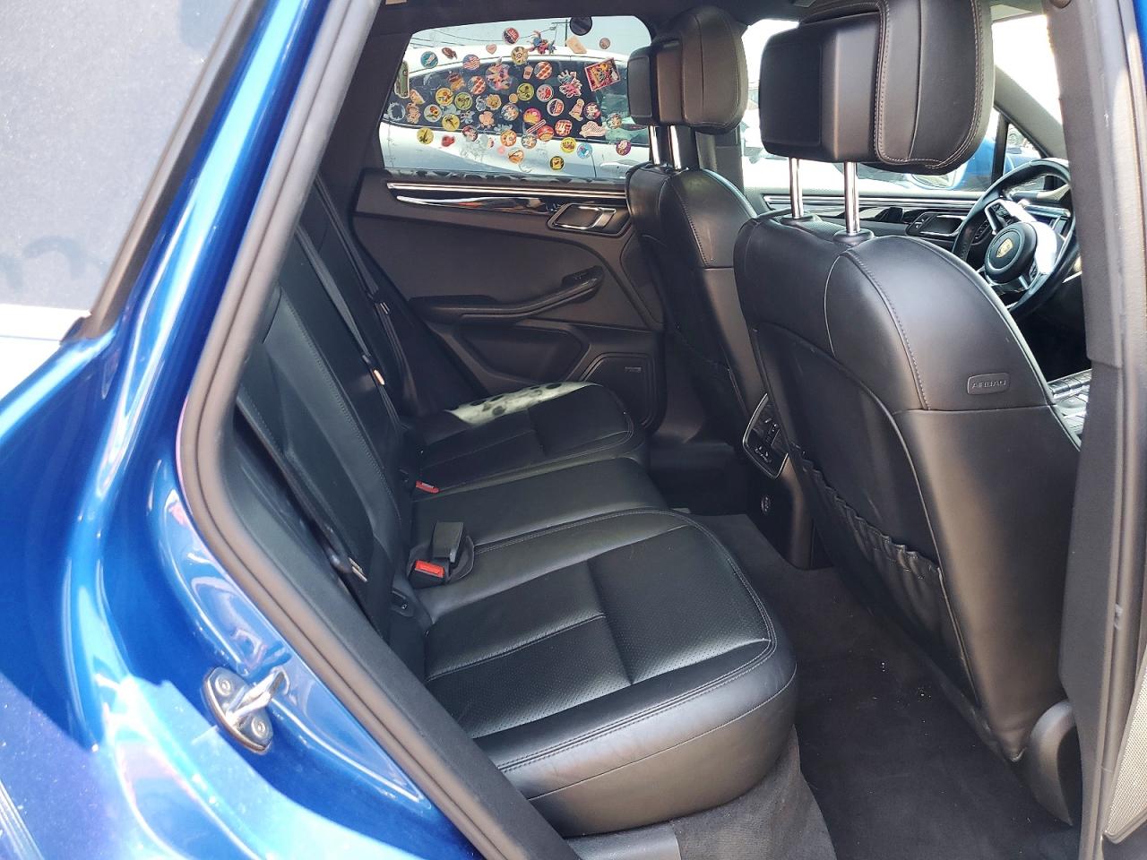2017 PORSCHE MACAN