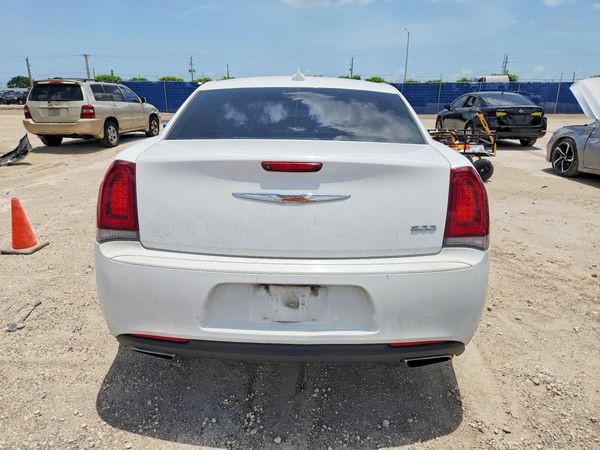 2018 CHRYSLER 300