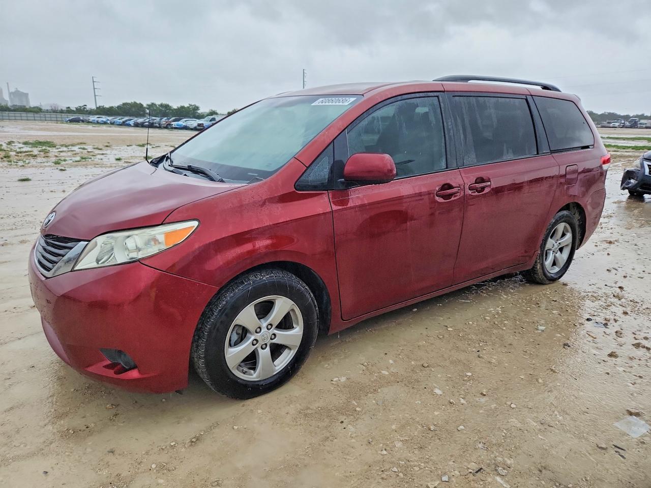 2013 TOYOTA SIENNA