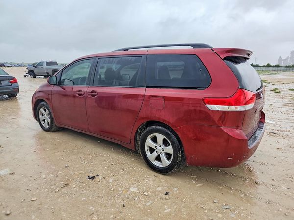 2013 TOYOTA SIENNA