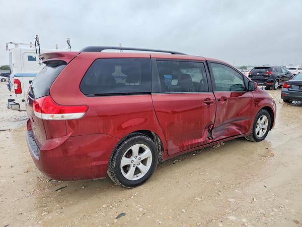 2013 TOYOTA SIENNA