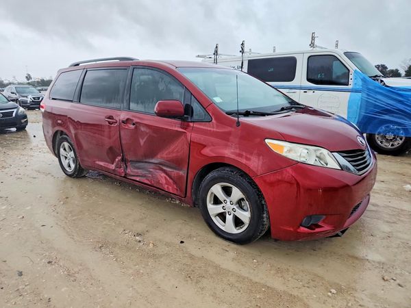 2013 TOYOTA SIENNA