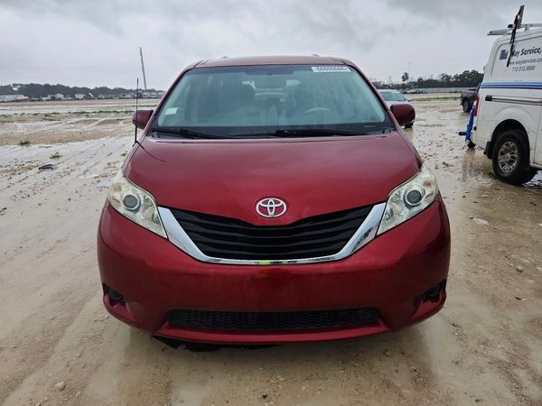 2013 TOYOTA SIENNA