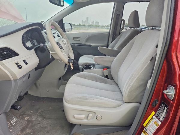 2013 TOYOTA SIENNA