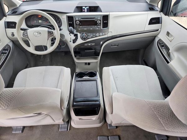 2013 TOYOTA SIENNA