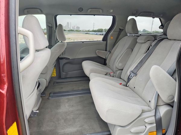 2013 TOYOTA SIENNA