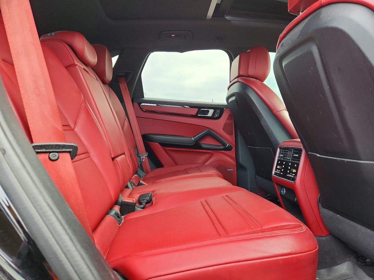 2022 PORSCHE CAYENNE S
