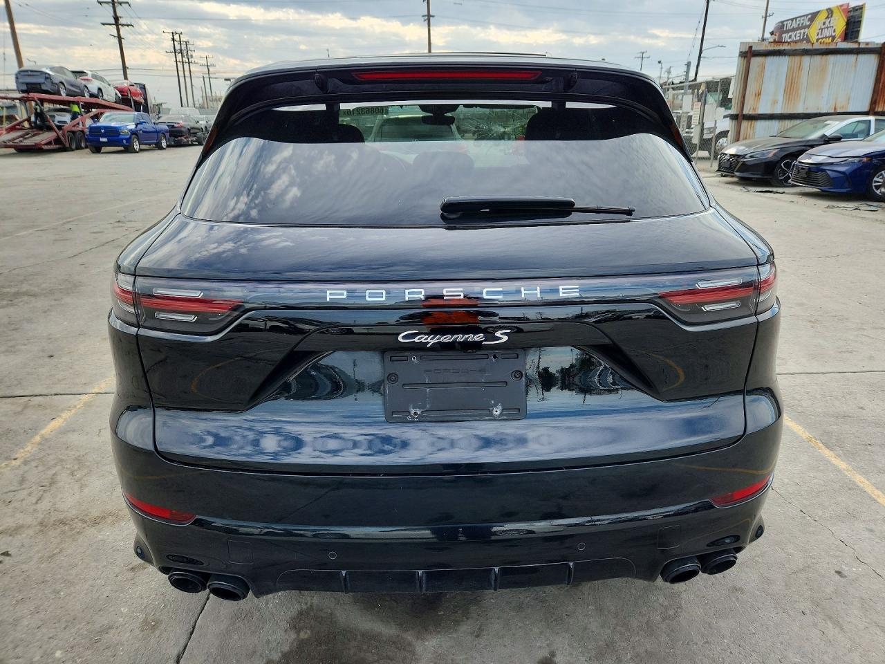 2022 PORSCHE CAYENNE S