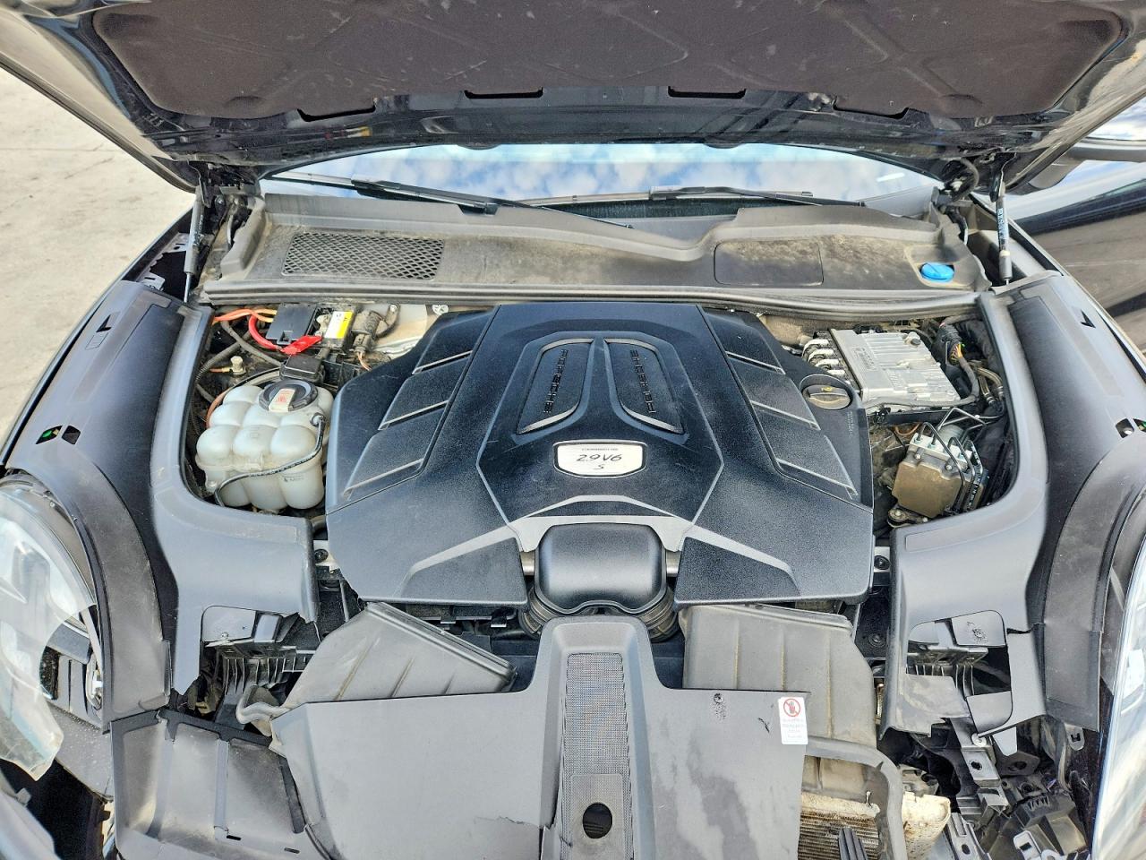 2022 PORSCHE CAYENNE S