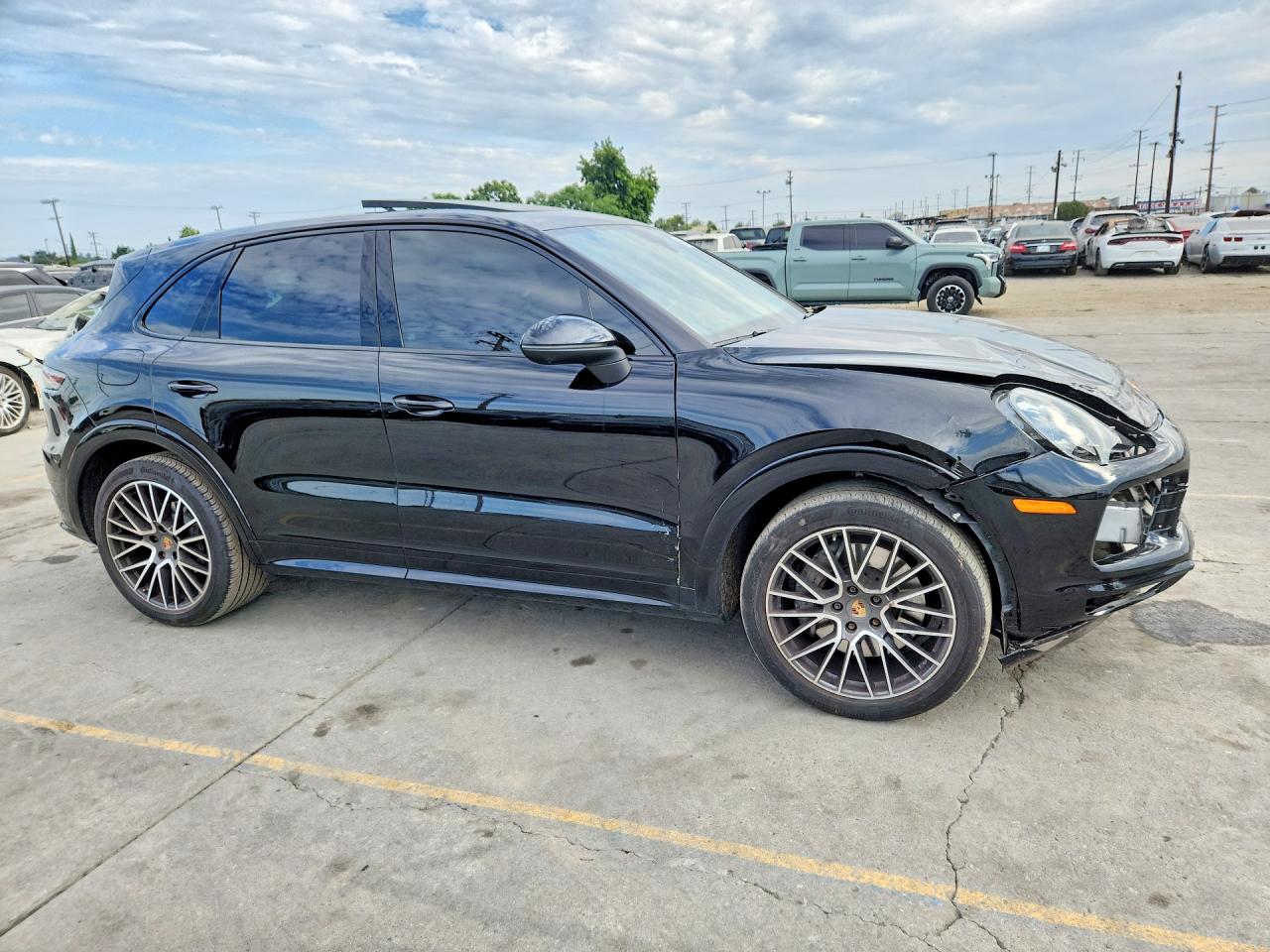 2022 PORSCHE CAYENNE S
