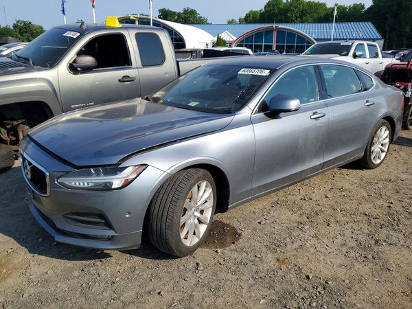 2018 VOLVO S90 Momentum