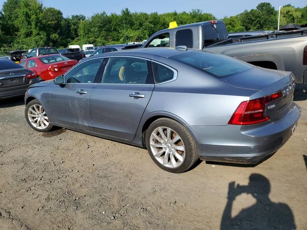 2018 VOLVO S90 Momentum