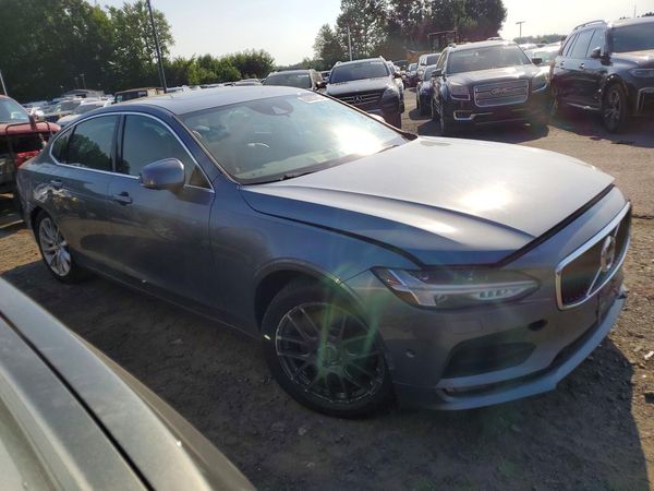 2018 VOLVO S90 Momentum