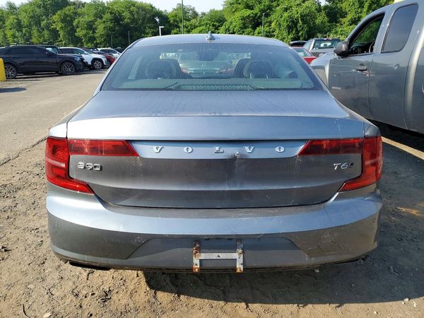 2018 VOLVO S90 Momentum