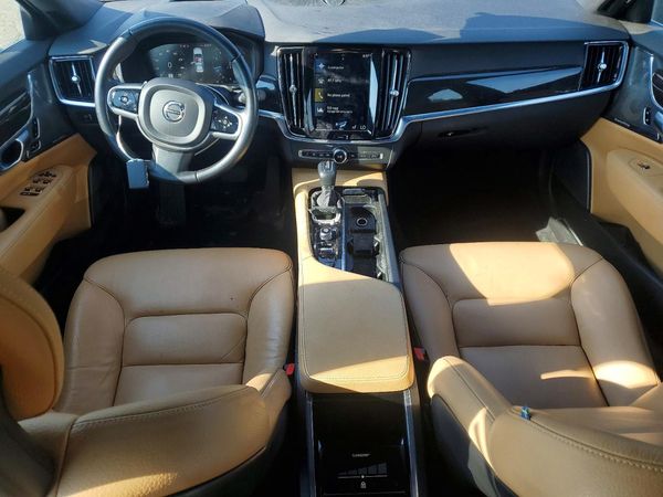 2018 VOLVO S90 Momentum