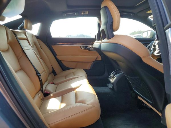 2018 VOLVO S90 Momentum
