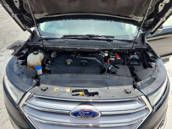 2017 FORD EDGE Titanium — Engine bay