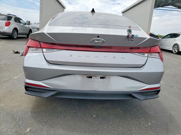 2021 HYUNDAI ELANTRA SE