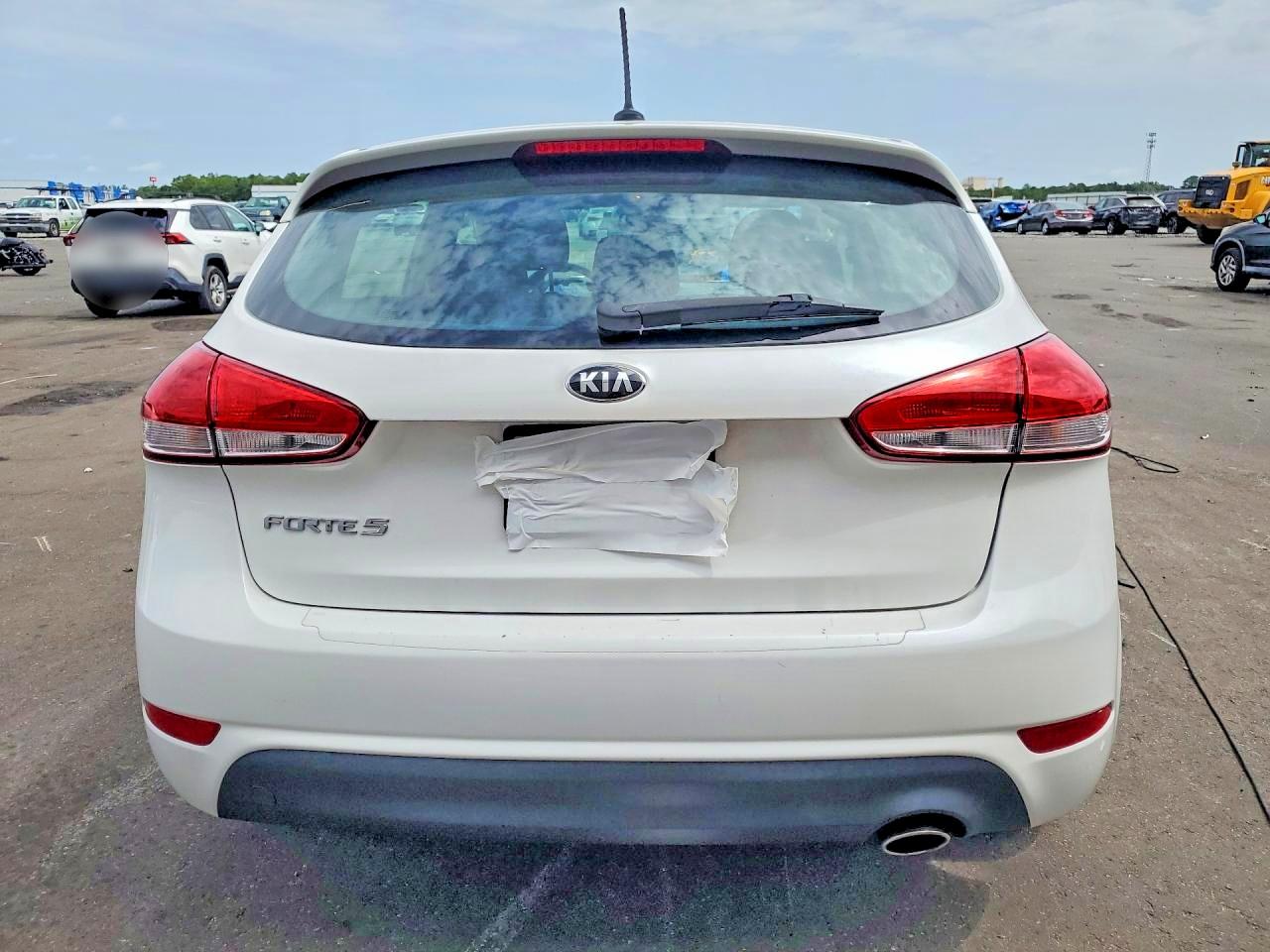 2016 KIA FORTE GL (Middle-Low Grade)