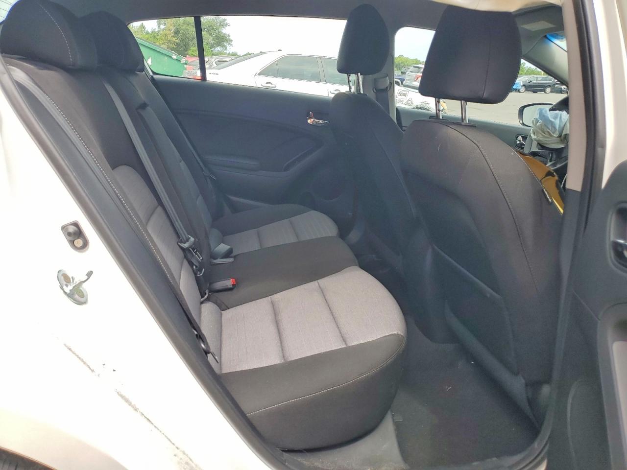 2016 KIA FORTE GL (Middle-Low Grade)