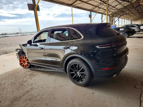 2024 PORSCHE CAYENNE