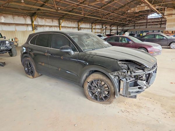 2024 PORSCHE CAYENNE