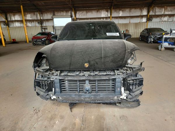 2024 PORSCHE CAYENNE