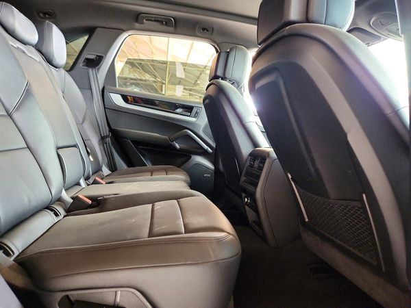 2024 PORSCHE CAYENNE