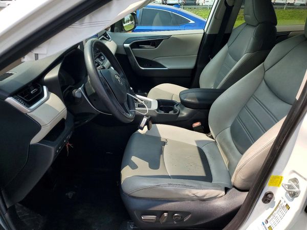 2019 TOYOTA RAV4 XLE Premium