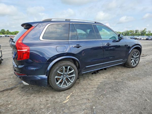 2019 VOLVO XC90 Momentum